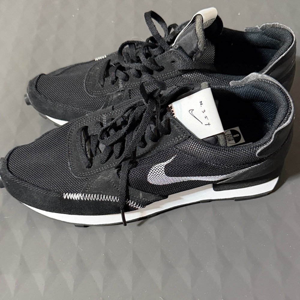 Nike Black and White Athletic Shoes N354 (New)